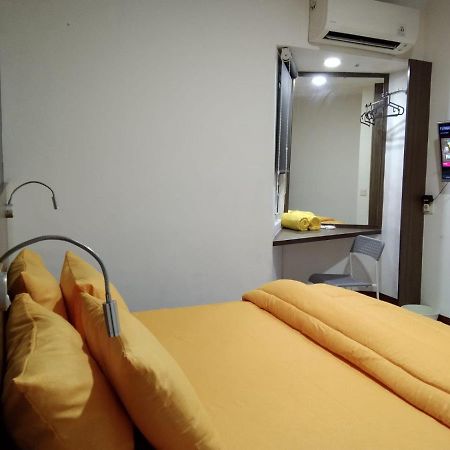 Smart Dream Inn Тангеранг Экстерьер фото
